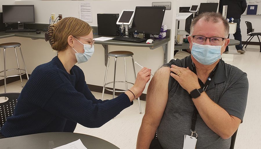 Steele’s Apothecary hosts flu clinic College of Pharmacy