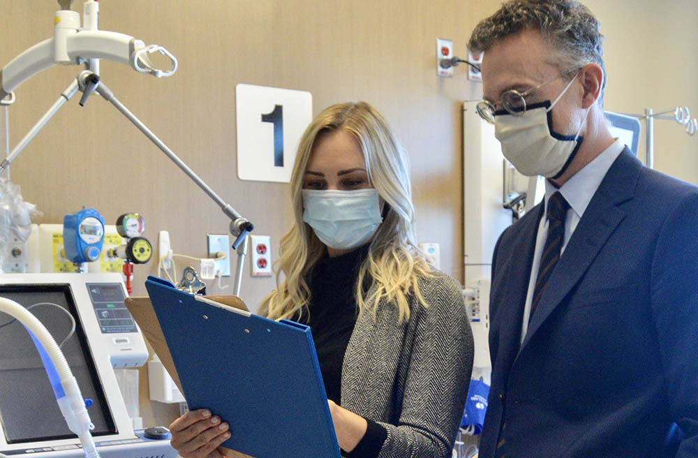 Intensive care nurse Maggie Wilson confers with Dr. Ryan Zarychanski.