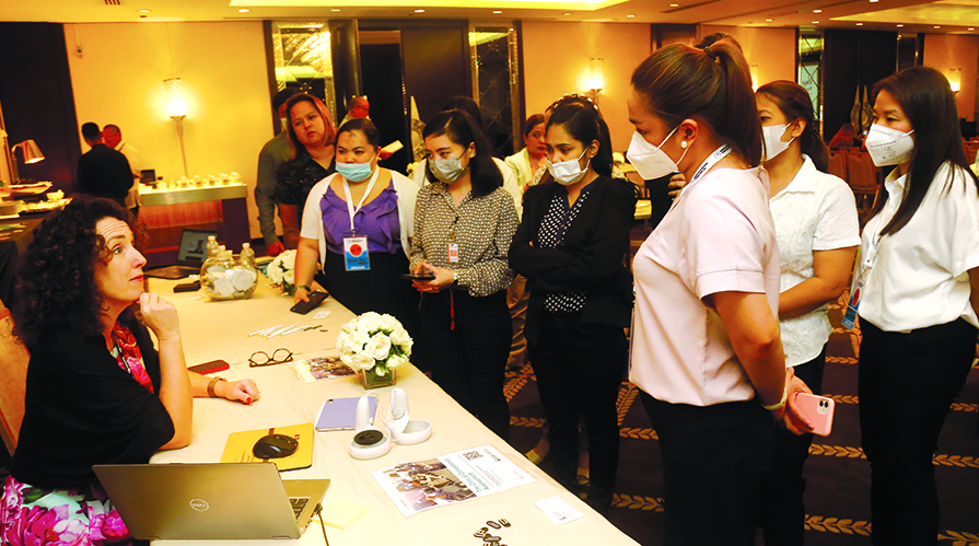 Kimberly Workum speaks to nurses in the Philippines.
