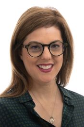 Portrait of Dr. Tracie Afifi.