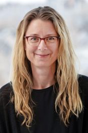 Portrait of Dr. Jennifer Kornelsen.