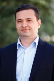 Portrait of Dr. Razvan Romanescu.